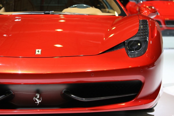 EU Nears Combustion Car Era’s End as Italy May Drop Opposition