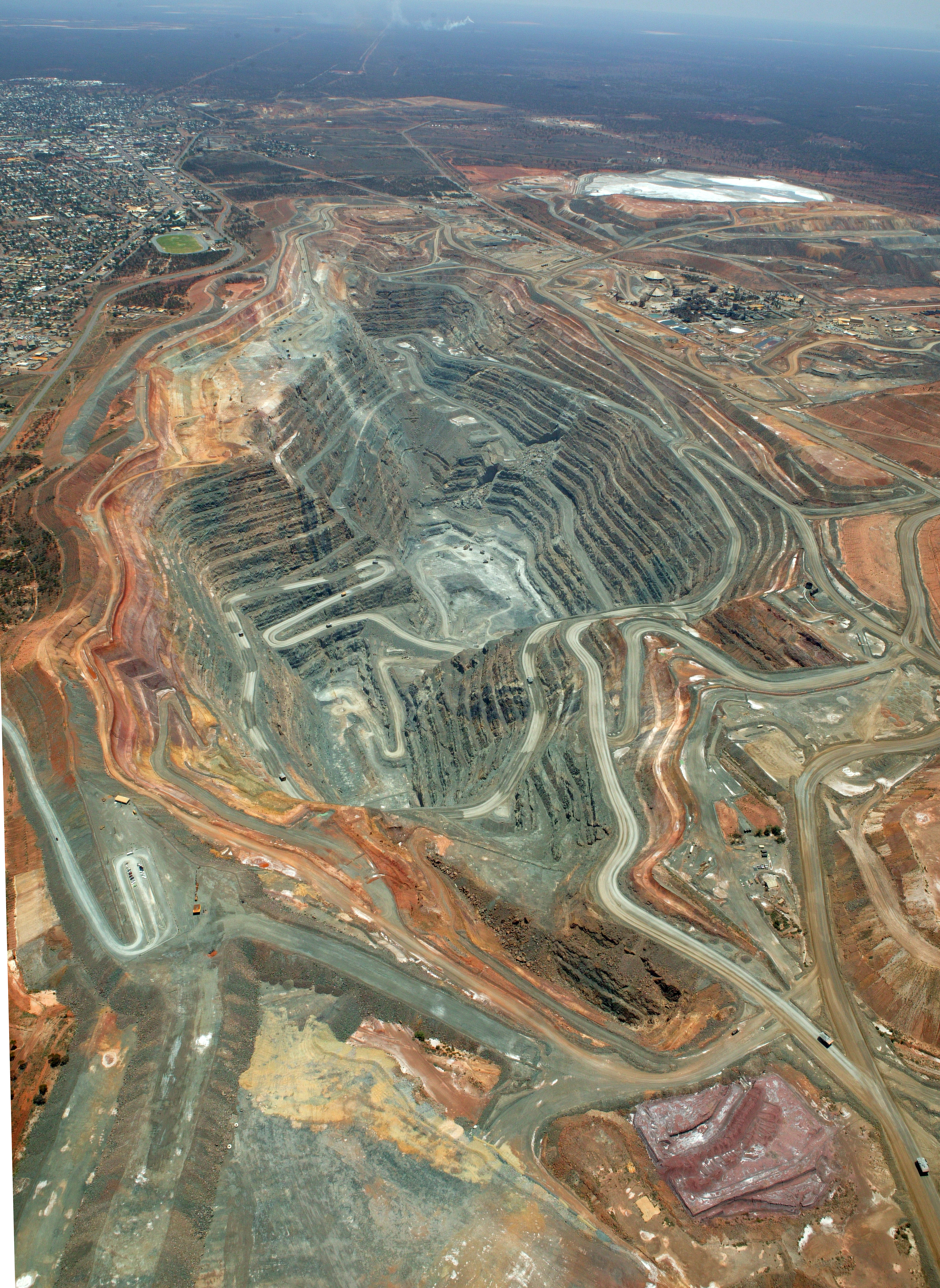 Northern Star sales drop from last quarter, lifts unit costs view