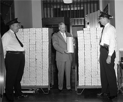 Gold price: ETF investors cash out