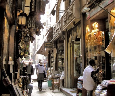 Bargain hunters spur gold price rally