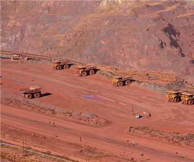 Traders catch iron ore price fall