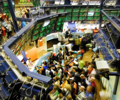 Gold price bounces back