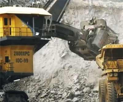 Price slump prompts layoffs at Iron Ore Canada