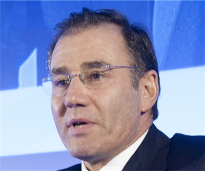 Glencore Xstrata logs $7.4bn net loss as eyes oil deal with Russia