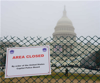 Gold gains as shutdown, debt ceiling worries mount