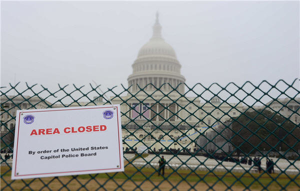 Gold gains as shutdown, debt ceiling worries mount