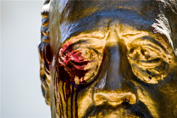 Gold price sinks near two-month low as uncertainty clouds over Fed policy