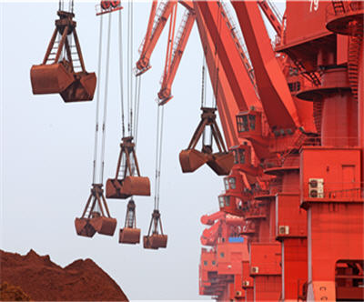 Iron ore price hits record low