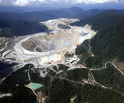 Newmont slashes costs, mines 16% more gold