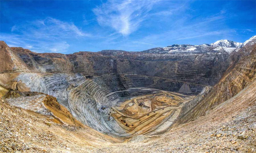 Bingham Canyon: Moving a mountain - twice Bingham Canyon: Moving a mountain - twice
