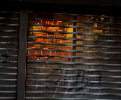 Hedge funds cut bullish gold price bets 60% since January