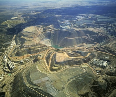 Freeport-McMoRan cuts spending, production and jobs: shares soar