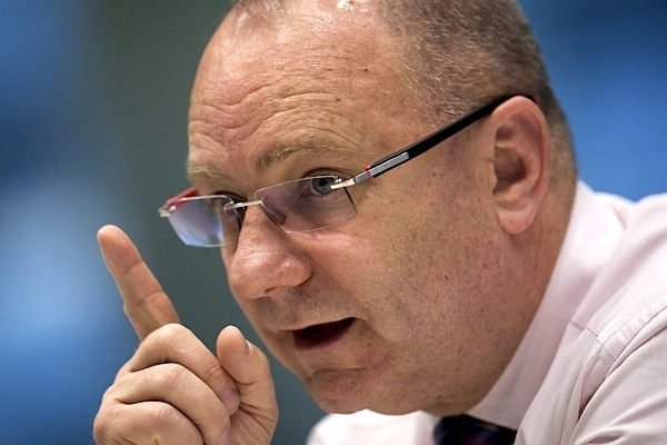 Anglo reshuffles top management team, waves iron ore boss good-bye