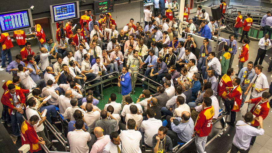 Hedge funds turn commodity bears at record pace