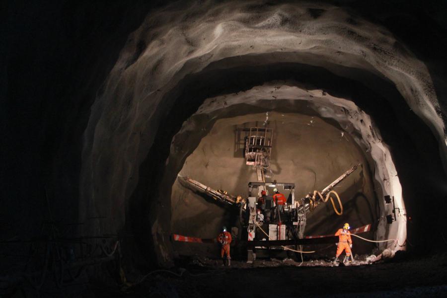 First hybrid dump machine to cart copper at Codelco’s El Teniente mine in Chile