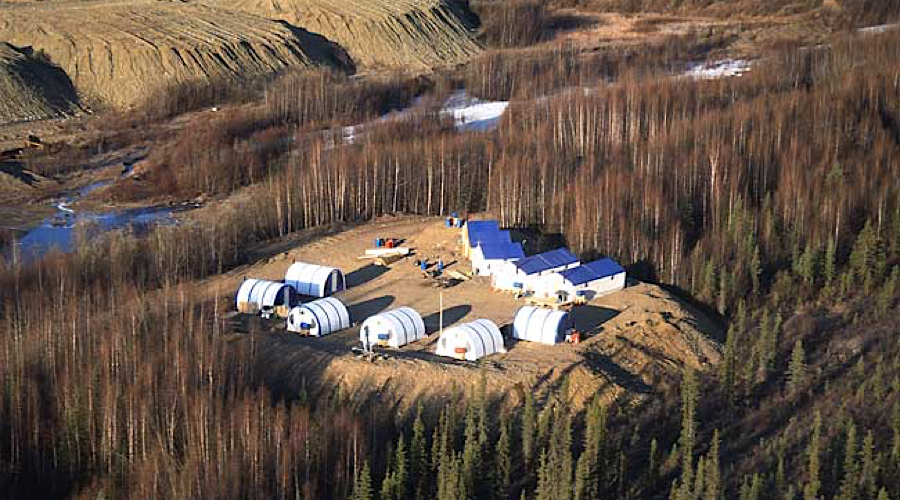 Goldcorp output drops 32%