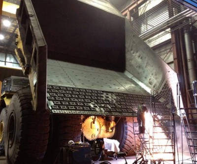 Gold price drop sinks mining stocks