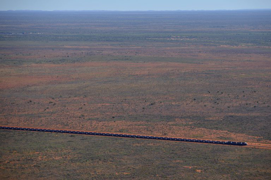Australia's largest iron ore mine needs 500–600 workers
