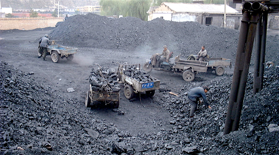 China April coal output falls to 8-mth low as mine safety checks bite