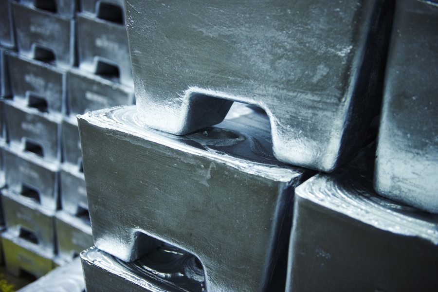 Zinc price jumps on supply worries, Russian project fire report