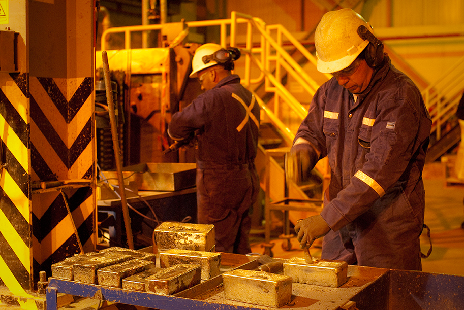 Barrick shares hammered after slashing production guidance