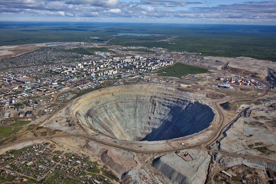 Alrosa starts construction of giant new diamond mine