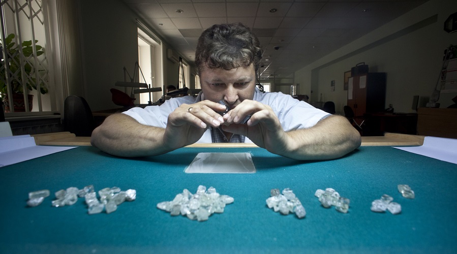 Ukraine opposes Belarus bid to lead conflict diamond organization