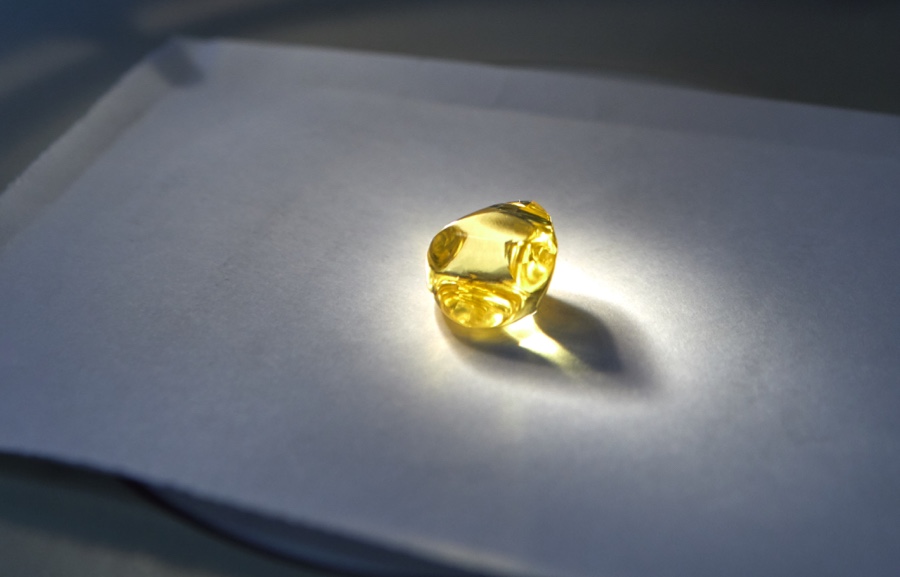 Alrosa has just unearthed another large yellow diamond, hits annual record of massive findings