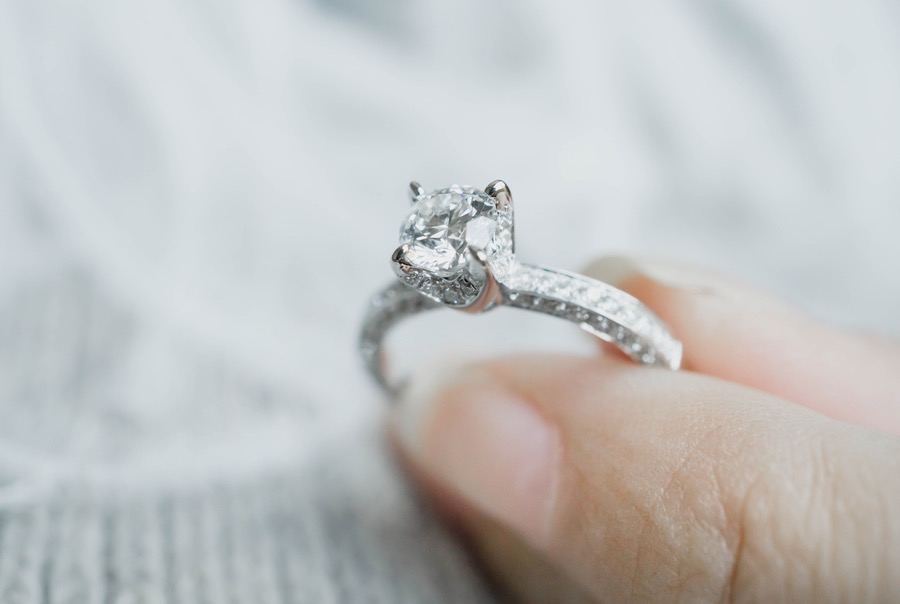 World’s largest diamond miner De Beers to sell synthetic stones