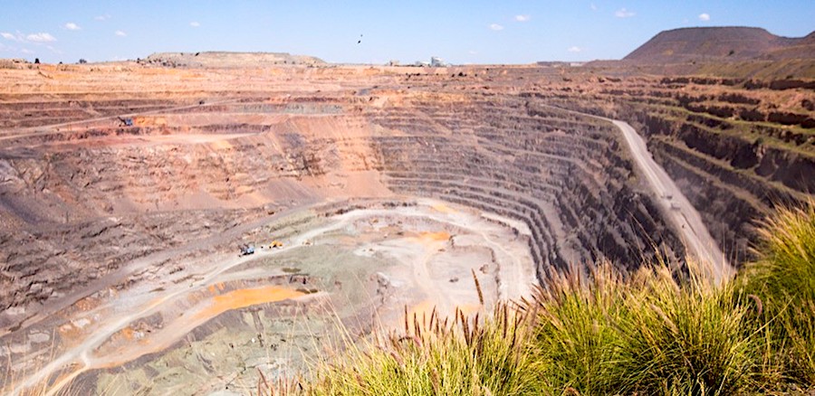 De Beers, Botswana seek fresh expansion of world's richest diamond mine