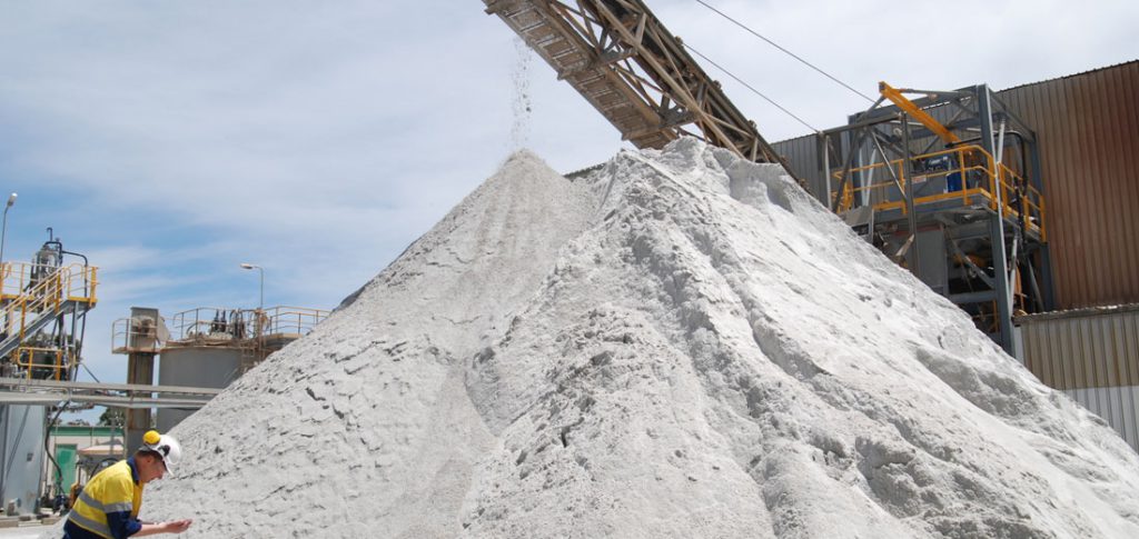 Tianqi Lithium Ends Flat in Biggest Hong Kong Debut of 2022