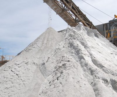 Tianqi Lithium Ends Flat in Biggest Hong Kong Debut of 2022