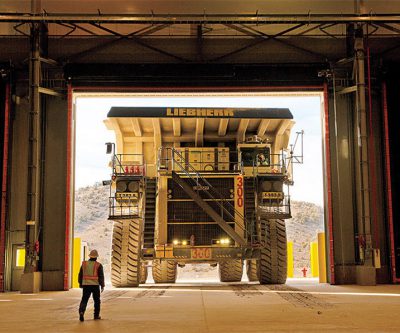 Barrick sees lower gold output, higher costs in Q1