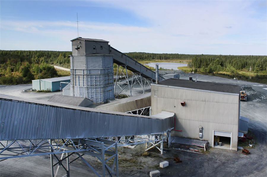 Monarques Gold cuts bonanza grades at McKenzie Break