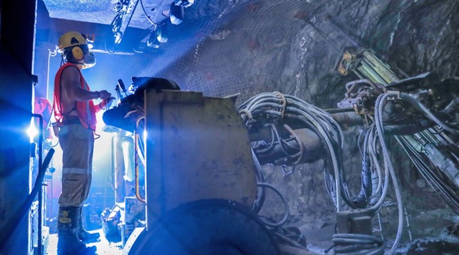 Peru’s gold, silver, copper output falls