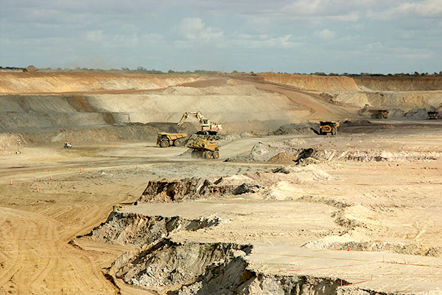 IAMGOLD stock sinks over 12% as Q1 results fall short