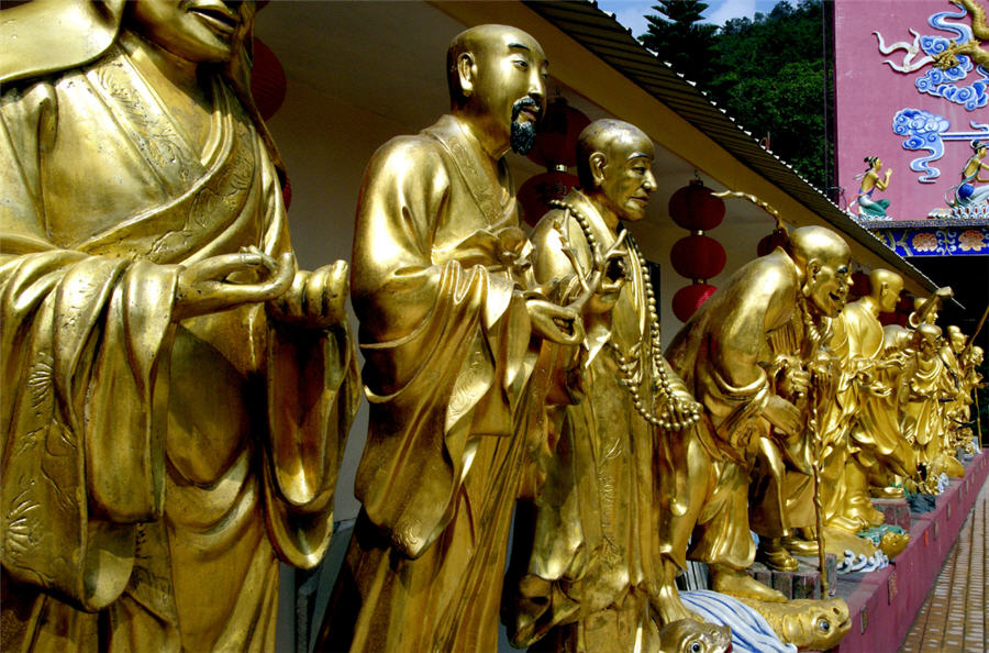 Gold — China premiums rise as trade woes boost buying; India demand tapers