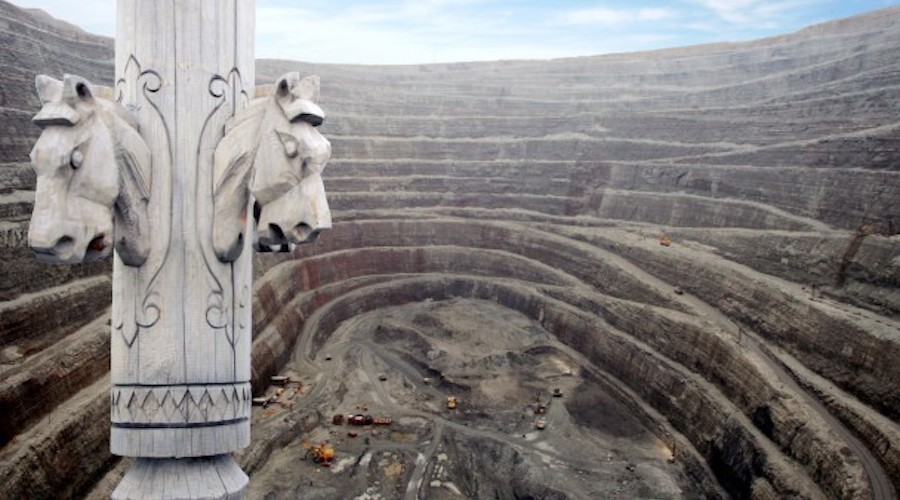 Alrosa says mines largest gem-quality diamond in Russia in decade