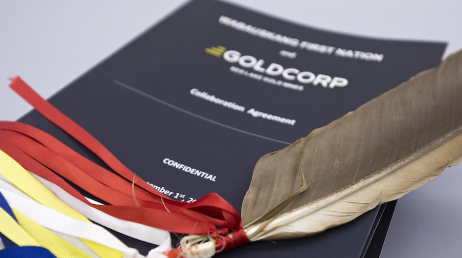 Newmont offers special dividend if Goldcorp takeover approved