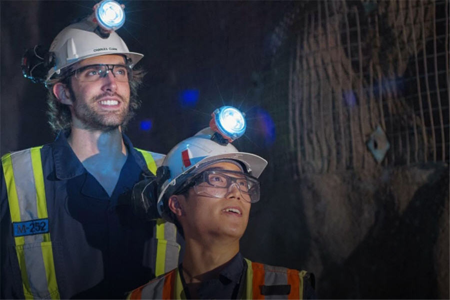 Mining students learn to develop feasibility studies using high-tech solution