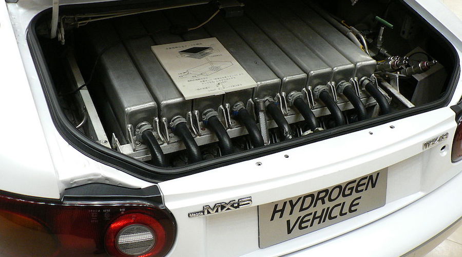 New gas storage method makes cell-powered vehicles more viable