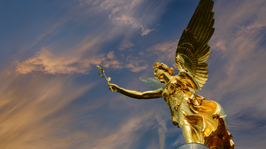 Friedensengel in München gold statue