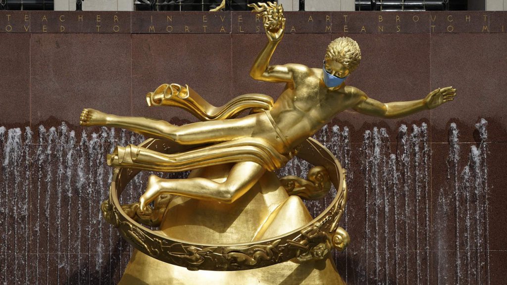 Gold price holds steady as investors assess omicron risk