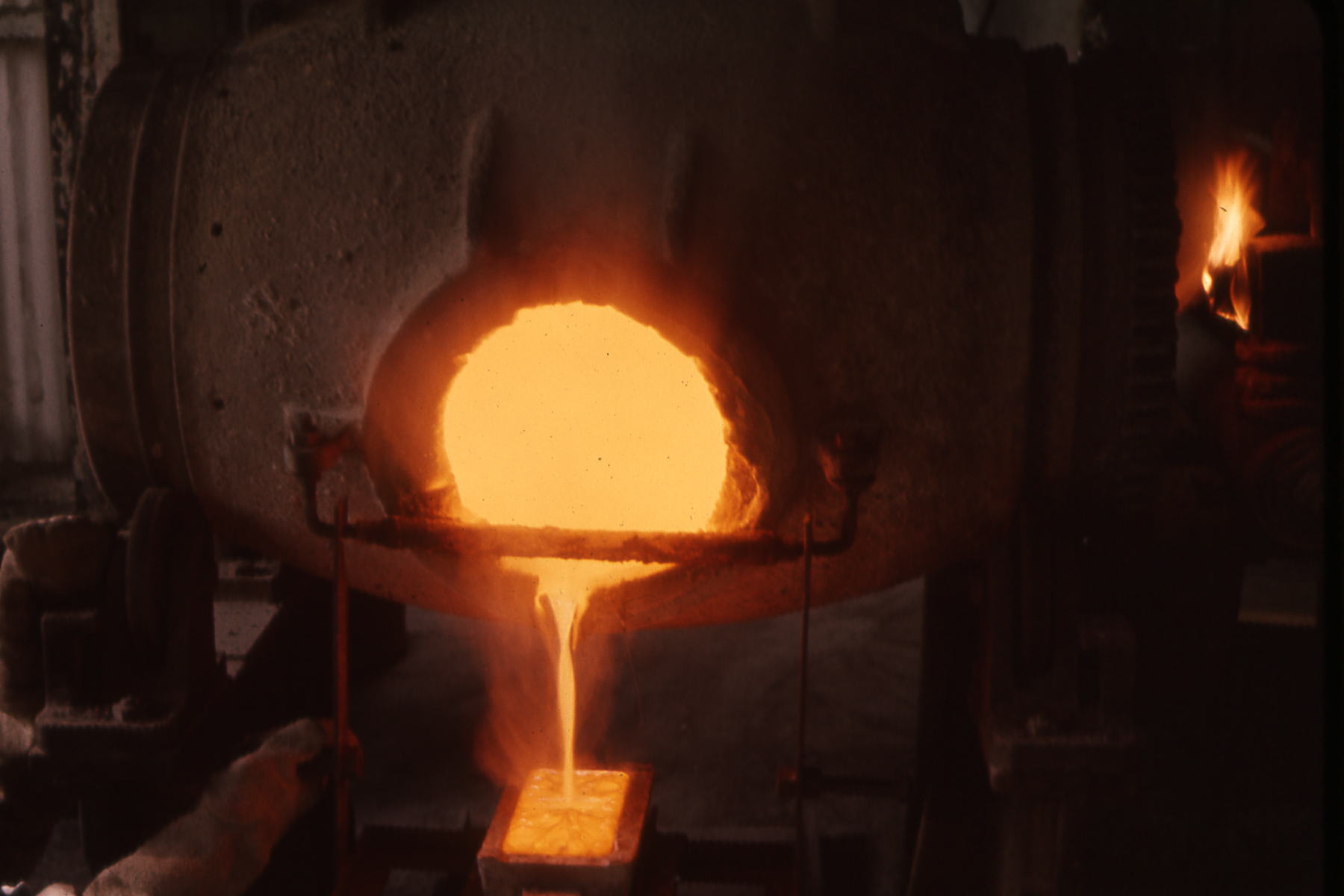 Gold price back above $2,000