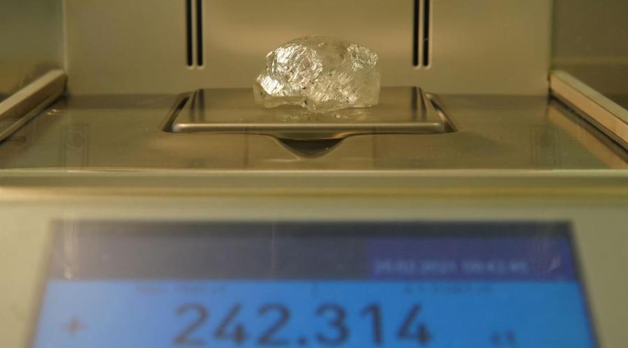 Alrosa fetches $23.9m in  three diamond auctions