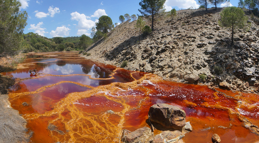 New technique for rehabilitation of mine rock waste piles may prevent acid drainage