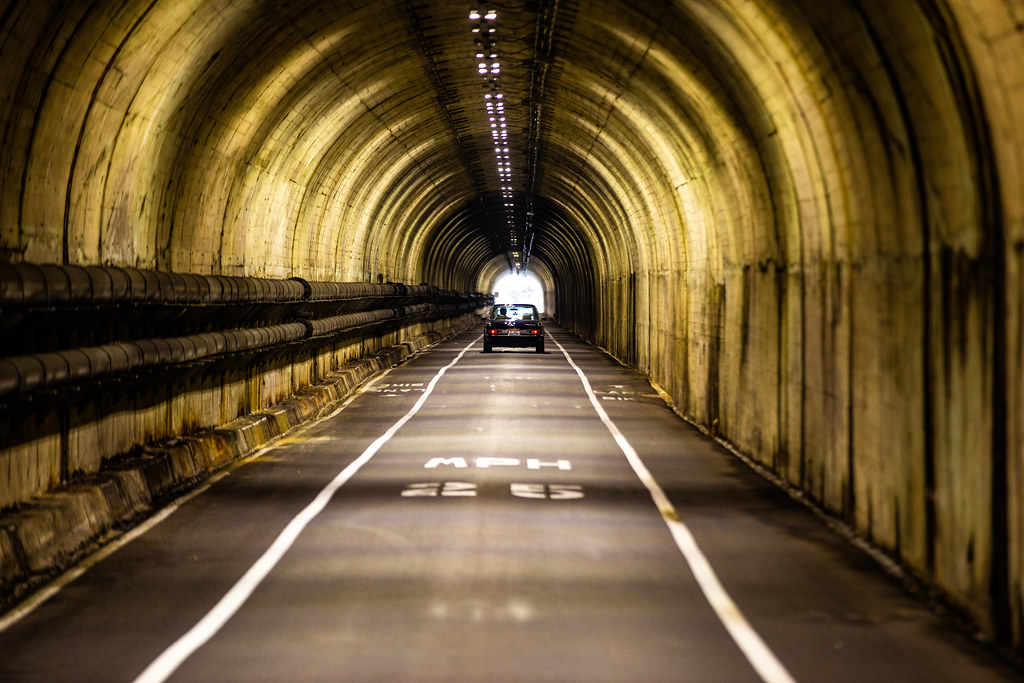 Gold price nears 2-month peak as yields slide