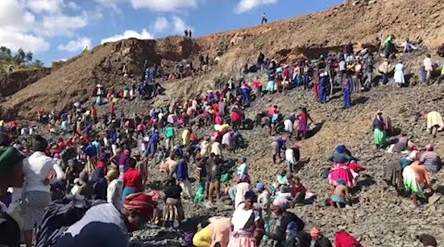WATCH: Thousands rush to dig for diamonds in South Africa