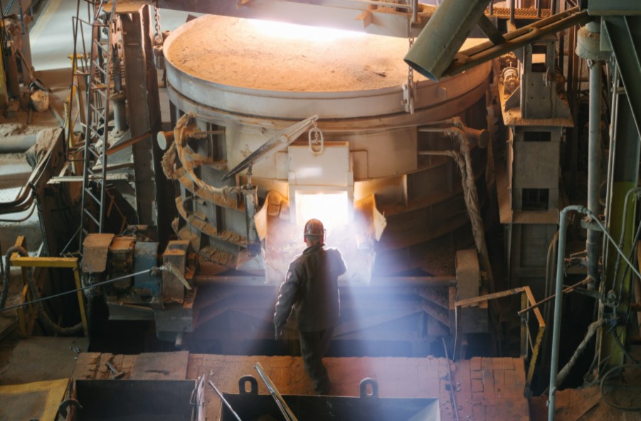 Russian businessman bets on vanadium with 3% investment in Evraz