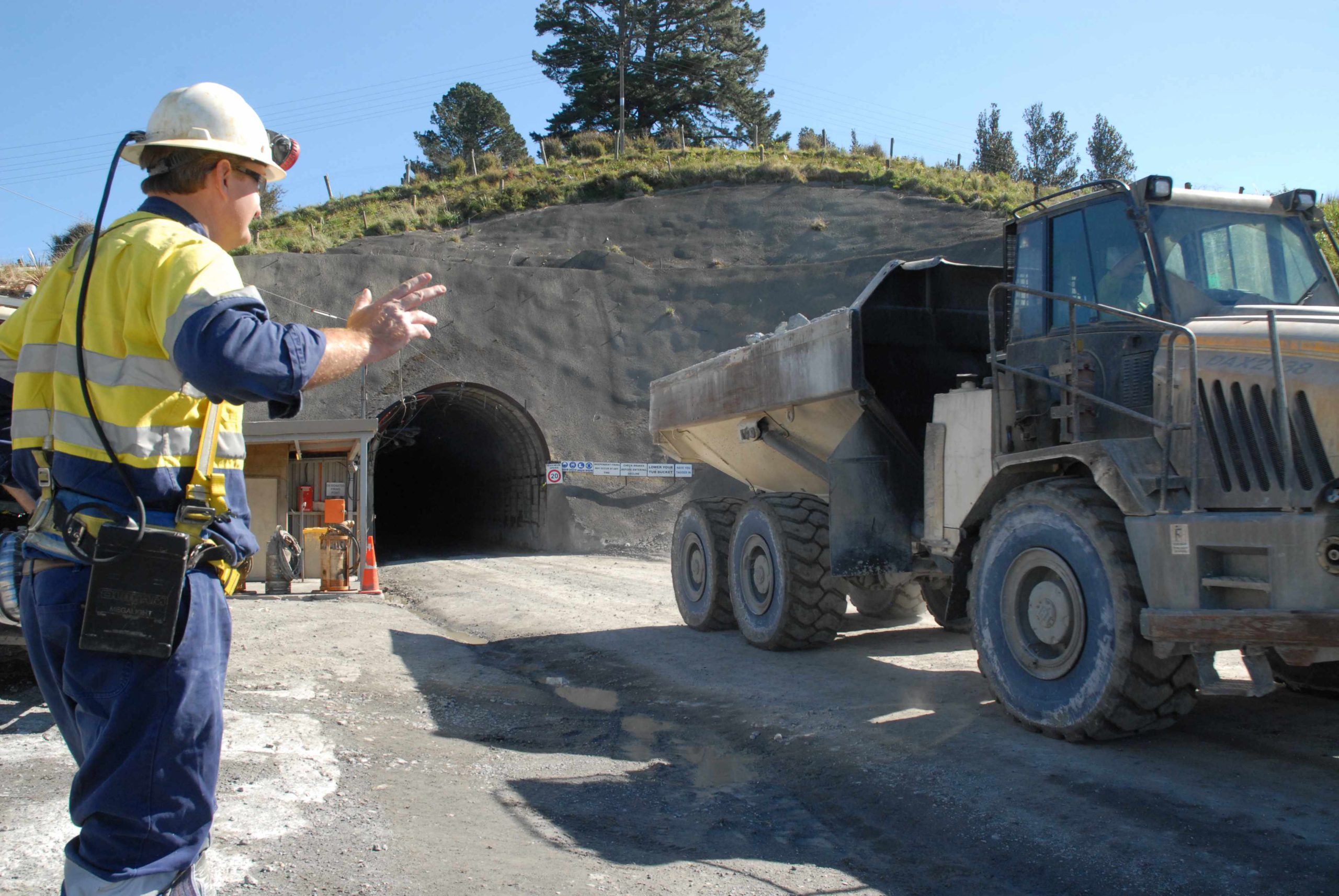 OceanaGold suspends operations in New Zealand